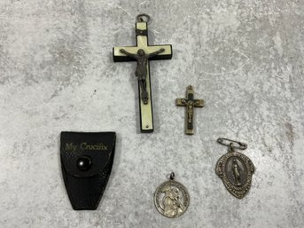 158 Lot Of 5 Vintage Catholic Crucifix Pendants