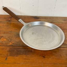 #102RA Vintage Mid Century Aluminum Skillet Pan / Wooden Handle