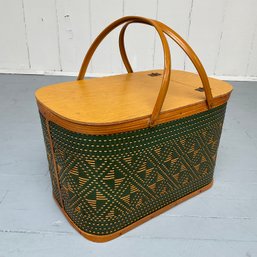 #107RC Vintage 'Hawkeye' Woven Green Picnic Basket