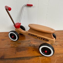 #122F Nostalgic Vintage Radio Flyer Ride-On Scooter, Trike