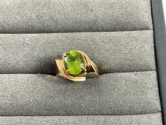 021 Vintage 10k Gold Green Peridot Oval Ring Size 6.5