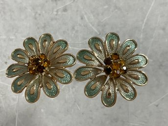 032 Vintage Rhinestone Blue And Gold Tone Clip-On Flower Earrings