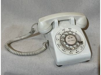 (K19) Vintage Rotary Dial White Telephone