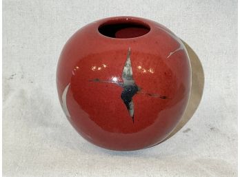 (MC92) NW Studio Pottery Japanese American Artist Yoji Kan Crane Motif Red Pot