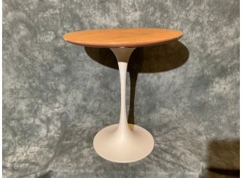 (MC111) Small Knoll Tulip Side Table 20x17.5'