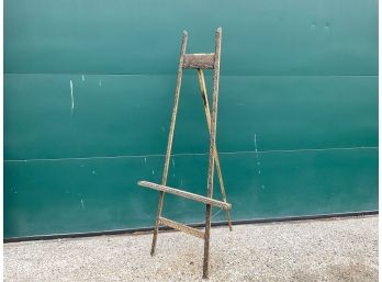 (FC113) Vintage  Wood Detailed Ornate Easel 'AS IS'