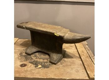 Vintage Mini Anvil Stamped And Branded ( Shipping)