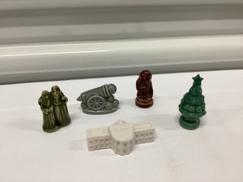 Wade Figural Tea Figures Incl. White House & Christmas Tree