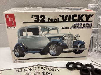 Amt Ertl 1932 Ford Vicky Model Kit