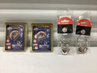 NIP New York Mets Baseball Glove Key Rings & Pins