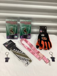 New Sports Novelty Gift Incl. Dallas Cowboys Key Rings, College Nightlights