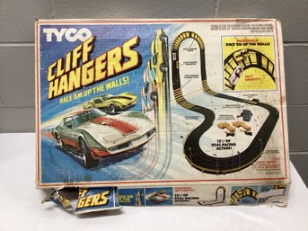 1982 Tyco Cliff Hangers Slot Track