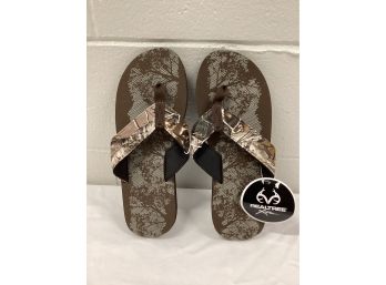 New With Tags Realtree Flip Flops