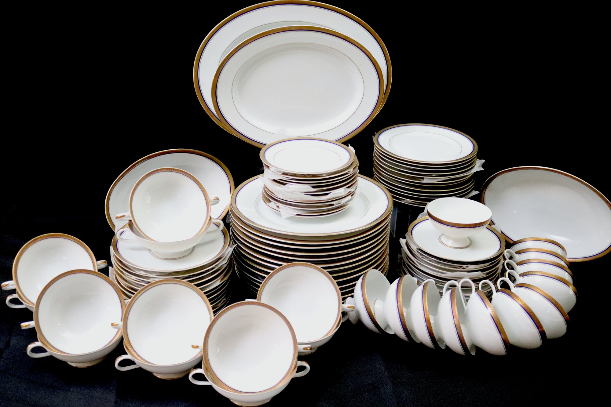 Rosenthal Continental Porcelain Dinner Service With Blue Gold Trim. #36016  | Auctionninja.com