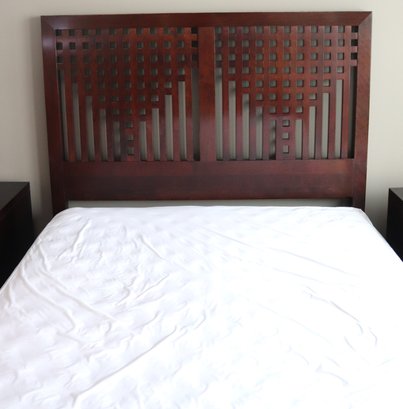 Stickley Furniture Modern Collection, Saratoga, Willow Bed, Queen Size.