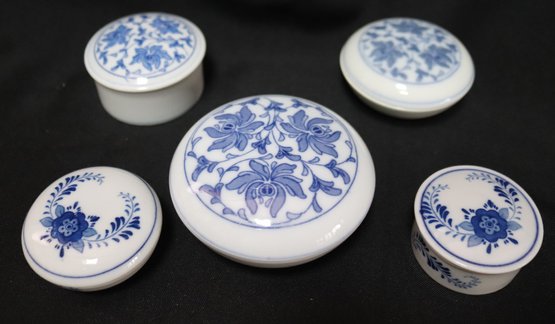 Lot Of 5 Vintage Blue And White Porcelain Round Trinket Boxes.