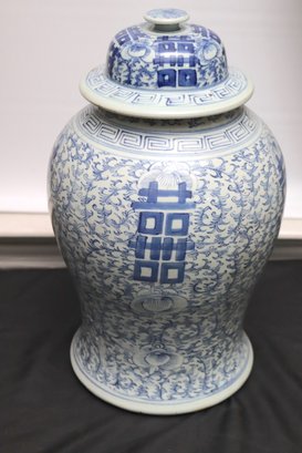 Large Chinese Antique Qing Dynasty Blue And White Porcelain Jar With Lid.