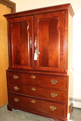Vintage Thomasville Dresser/chest With Ornate Brass Hardware
