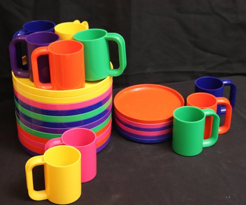 Large Collection Of Colorful Heller Design Plastic Dinnerware By Massimo Vignelli 12 Large Plates, 6 Lunch
