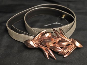 Oscar De La Renta Womens Leather Belt In Shiny Silver With Gold Metal Leaf Embellishment