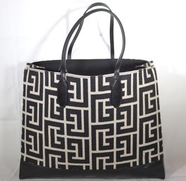 Large Balmain Black And Ivory Monogram Jacquard Maxi Tote Bag Made In Italy. Made From Canvas And Calf Le