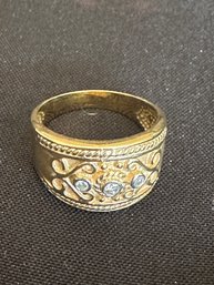 14K YG TRADITIONAL STYLE 3 DIAMOND RING - SIZE 10