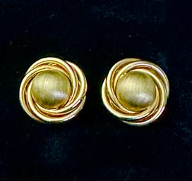 14K YG PAIR OF SWIRL EARRINGS WITH SILVER PAINTED GOLD PEARL
