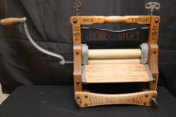 Home Comfort Antique Clothes Wringer By The 1900 Washer Company.