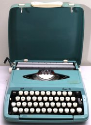 SCM Smith - Corona Cougar Xl Typewriter With Case In A Stylish Blue Tone