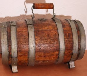 Vintage/antique Oak Wood Water Barrel/cask With Handle, Great For Home Dcor!
