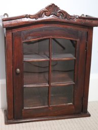 Small Mahogany Toned Display Cabinet With Glass Panel Door.
