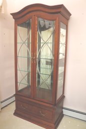 A Well-made Traditional Style China / Display Cabinet With Polished Oak Frame And Glass Doors.