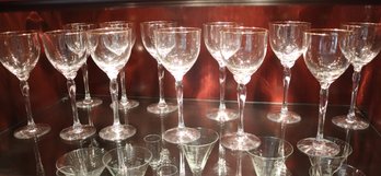 12 Elegant Wine Glasses With Gold Tone Rim
