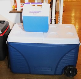 Large Rubbermaid Cooler On Wheels With Handle Great For The Beach!