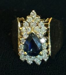 14K YG OVAL SAPPHIRE AND DIAMOND CLUSTER RING - SIZE 5