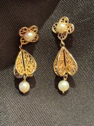 14K YG Pair Of 4 Panel Filigree Earrings With Pearl Garnishments