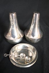 Mexico 925 Sterling Salt And Pepper Shaker And Two Salt Cellars With Spoons