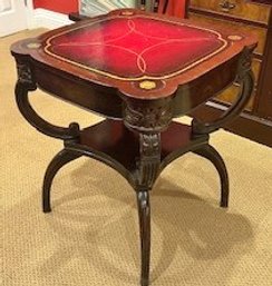 Vintage Leather Top Side Table In Good Condition. Dimensions Are 24x24x28.5 T