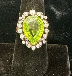 14K BEAUTIFUL DIAMOND AND PEAR SHAPED GREEN TSAVORITE RING - SIZE 8.75