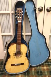 Carlo Robelli Childs Guitar With Carrying Case.