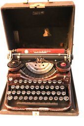 Vintage Underwood Typewriter In Original Box