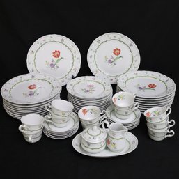 Heinrich Bavaria Chambord Porcelain Dinnerware Service.