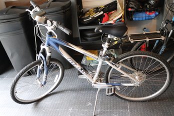 Giant Sedona, DX Grip Shift Girls Bicycle. RST Extra Light Aluminum Alloy. 8 Speed