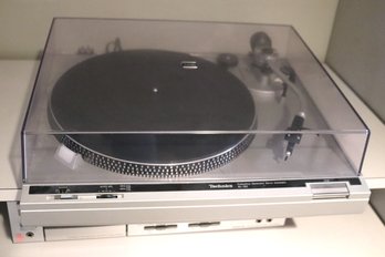 Vintage Technics SL-. B2 Turntable