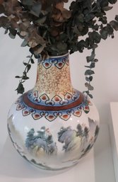 Beautiful Painted Chinese Vase With Stamp On The Bottom