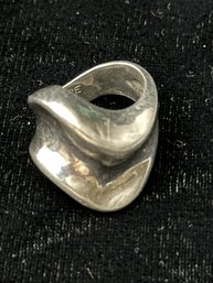 STERLING SILVER ABSTRACT SWIRL RING - SIZE 5.75