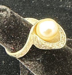 14K WG Pearl Ring With Diamond Accents Size 4