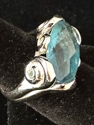 Sterling Silver Ring With Blue Topaz Center Stone Size 7.5
