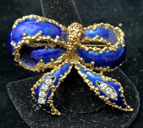 18K YG EXQUISITE DIAMOND AND BLUE ENAMEL RIBBON PENDANT / BROOCH / PIN