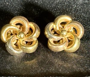 18K YG Beautiful Flower Design Earrings- Italy